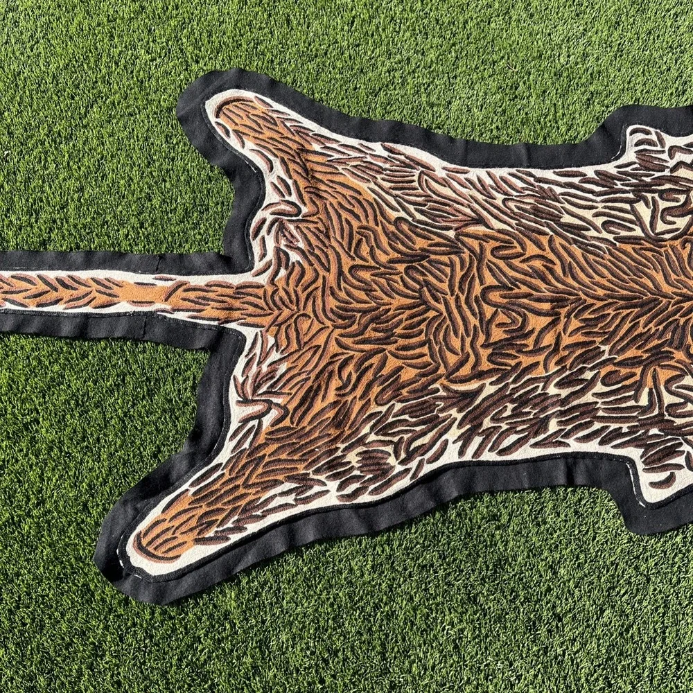 Scarlette Wool Tiger Shaped Rug 95